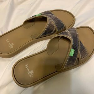 Women’s sanuk flips
